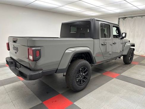 Used 2023 Jeep Gladiator Sport image 6