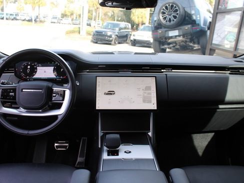 Used 2024 Land Rover Range Rover Autobiography image 36