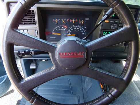 Used 1994 Chevrolet Suburban 4WD image 21