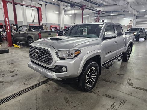 Used 2022 Toyota Tacoma TRD Sport image 10