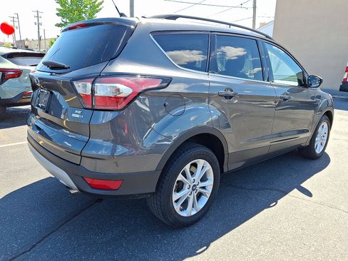 Used 2018 Ford Escape SE w/ SE Sync 3 Package AWD/4WD image 5