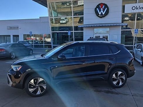 New 2026 Volkswagen Taos SE image 8