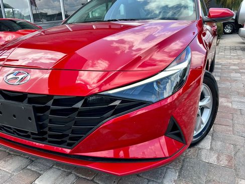 Used 2021 Hyundai Elantra SE FWD image 24