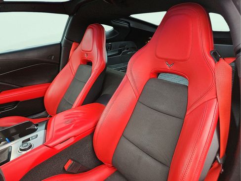 Used 2017 Chevrolet Corvette Stingray Coupe RWD image 8