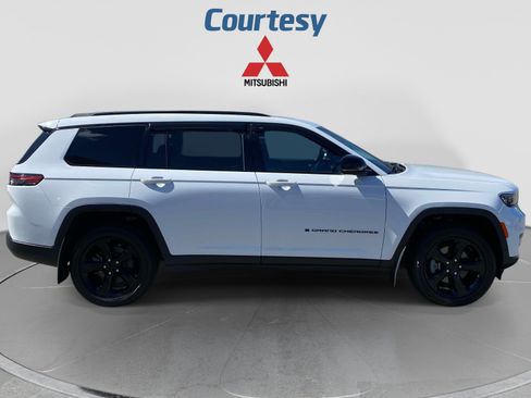 Used 2023 Jeep Grand Cherokee L Laredo AWD/4WD image 8