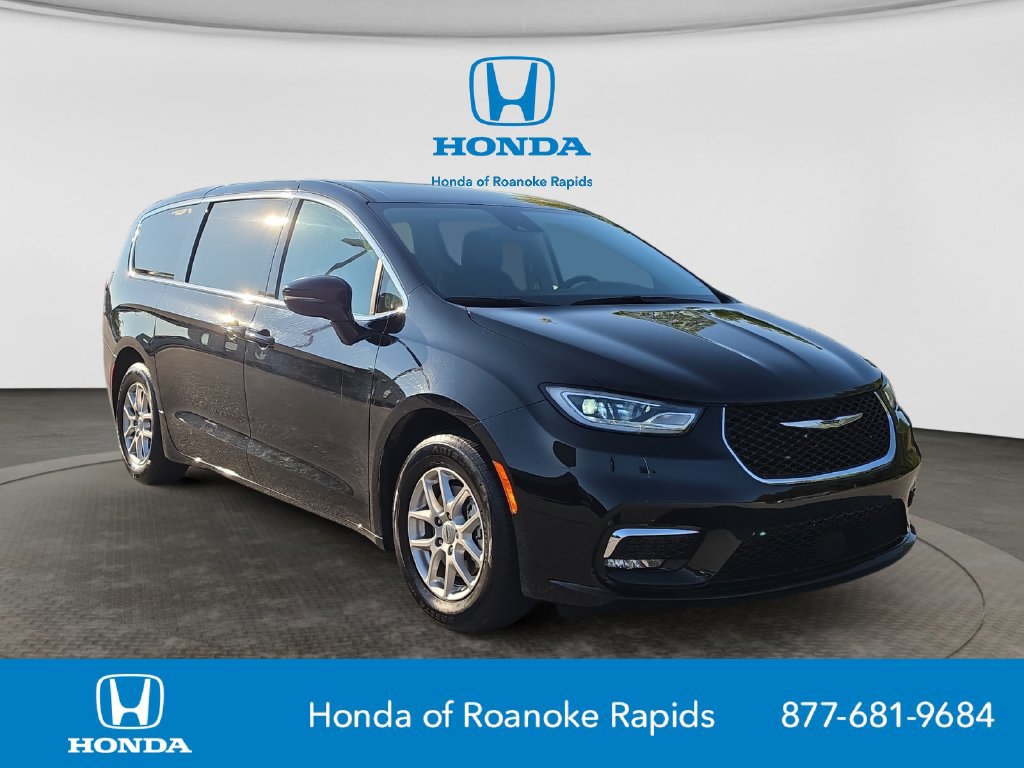 Used 2024 Chrysler Pacifica Touring-L FWD image 7