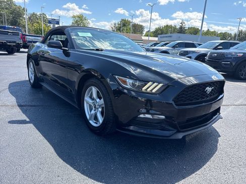 Used 2016 Ford Mustang Convertible RWD image 4