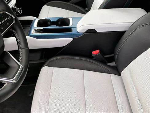 Used 2025 Chevrolet Equinox EV LT image 20