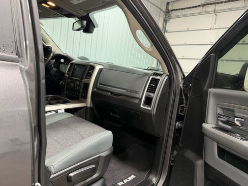 Used 2018 RAM 3500 Big Horn image 32