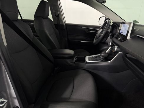 Used 2025 Toyota RAV4 XLE AWD/4WD image 29