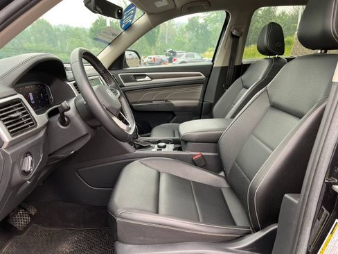 Used 2023 Volkswagen Atlas SE AWD/4WD image 3