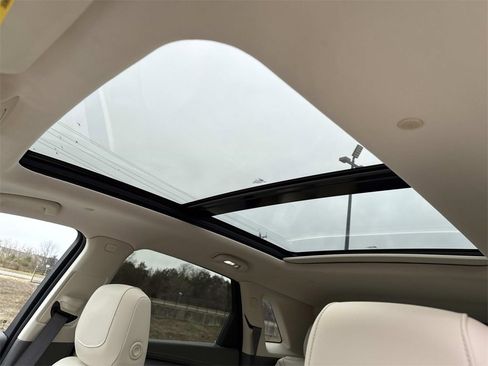 Used 2017 Cadillac XT5 Luxury w/ LPO, Wheel Lock Package image 18