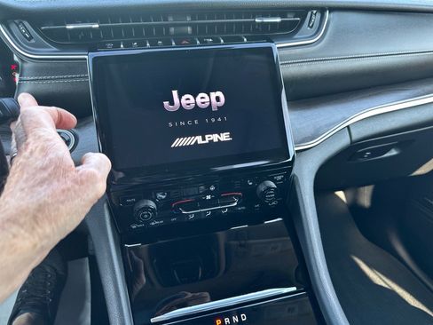 Used 2022 Jeep Grand Cherokee L Limited image 27