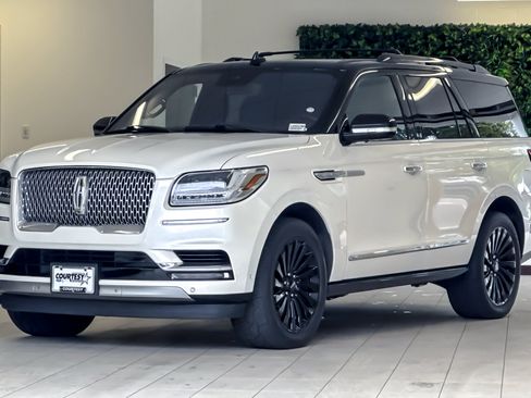 Used 2019 Lincoln Navigator Reserve AWD/4WD image 8
