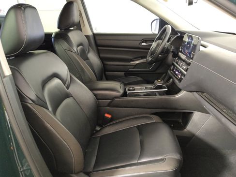 Used 2022 Nissan Pathfinder SL w/ SL Black Package AWD/4WD image 21