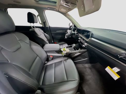 New 2025 Kia Telluride S image 32
