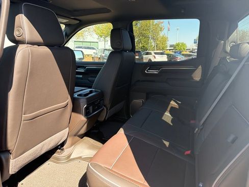 Used 2024 GMC Sierra 1500 Denali AWD/4WD image 9