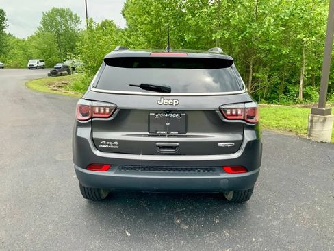 Used 2019 Jeep Compass Latitude w/ Popular Equipment Group AWD/4WD image 9