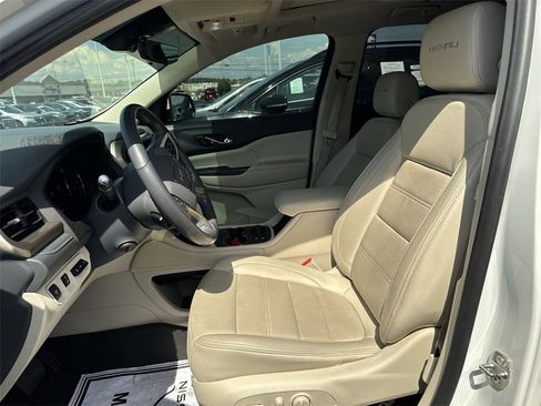 Used 2021 GMC Acadia Denali w/ Denali Technology Package image 17