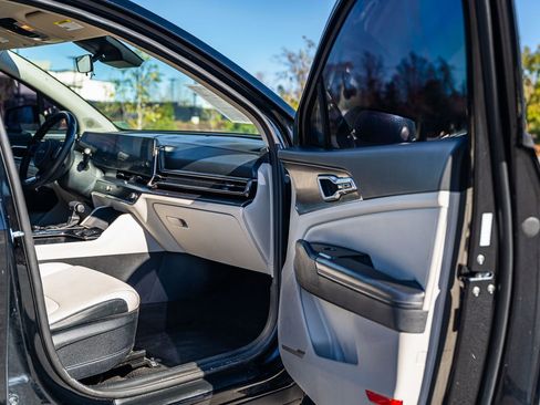 Used 2024 Kia Sportage EX image 10