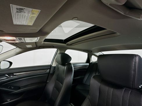 Used 2019 Honda Accord Touring image 26