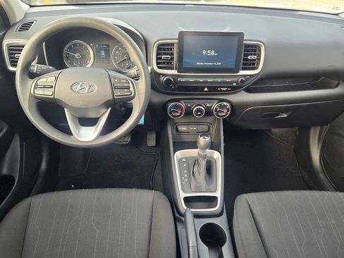 Used 2022 Hyundai Venue SE image 23