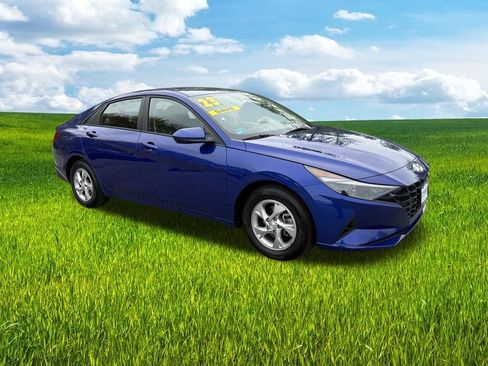 Used 2023 Hyundai Elantra SE w/ Preferred Accessory Package FWD image 3
