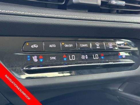 Used 2022 Buick Envision Avenir w/ Technology Package II image 24