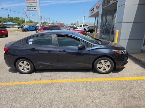 Used 2016 Chevrolet Cruze LS FWD image 11