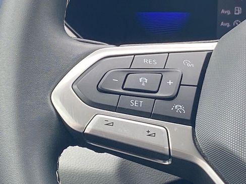 Used 2022 Volkswagen Taos SE w/ Panoramic Sunroof Package image 8