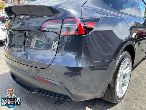 Used 2024 Tesla Model Y 2WD image 87