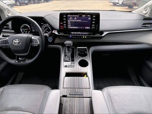 Used 2021 Toyota Sienna Limited FWD image 14