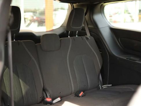 Used 2021 Chrysler Pacifica Touring w/ Uconnect Theater Family Group image 55