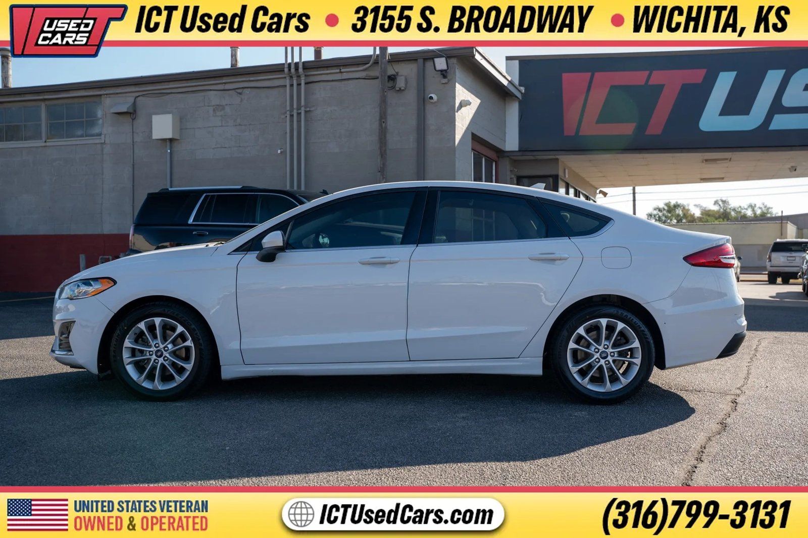 Used 2019 Ford Fusion SE FWD image 2