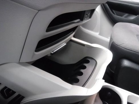 Certified 2020 Chrysler Voyager L image 19