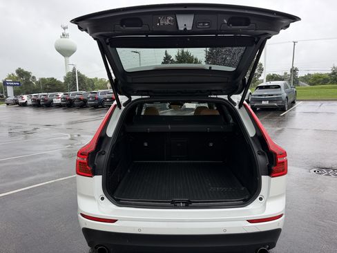Used 2020 Volvo XC60 T6 Momentum w/ Protection Package AWD/4WD image 11