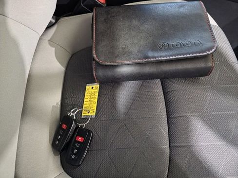 Used 2020 Toyota RAV4 XLE w/ Convenience Package image 9