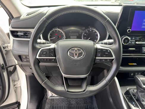 Used 2024 Toyota Highlander XLE AWD/4WD image 14