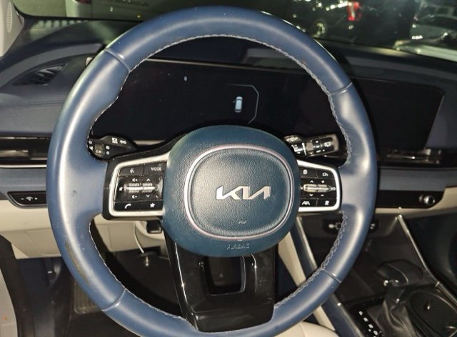 Used 2025 Kia Carnival SX FWD image 12
