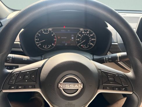 Used 2023 Nissan Altima 2.5 SV AWD/4WD image 10