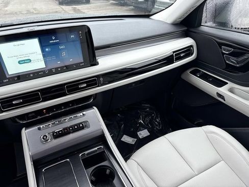 New 2026 Lincoln Aviator AWD w/ Jet Appearance Package image 15