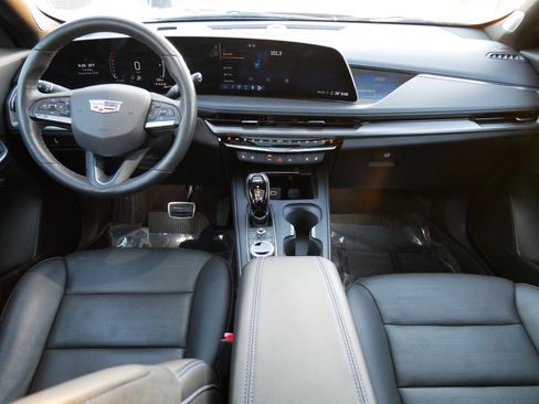 Used 2024 Cadillac XT4 Sport image 4