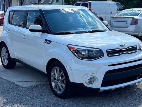 Used 2017 Kia Soul + FWD image 8