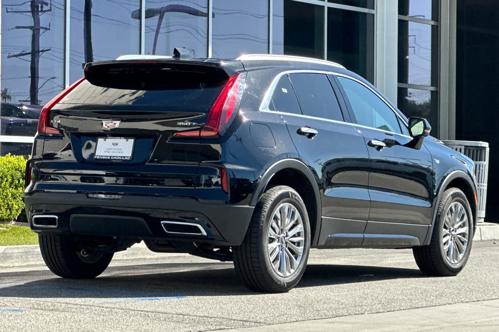 Used 2025 Cadillac XT4 Premium Luxury w/ Cold Weather Package AWD/4WD image 4