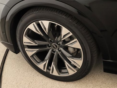 Certified 2025 Audi Q8 Prestige w/ Prestige Package image 32