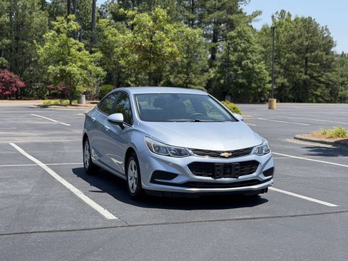 Used 2018 Chevrolet Cruze LS FWD image 2