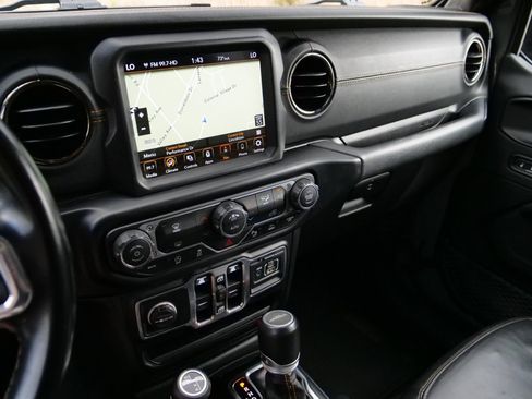 Used 2022 Jeep Gladiator Overland image 9