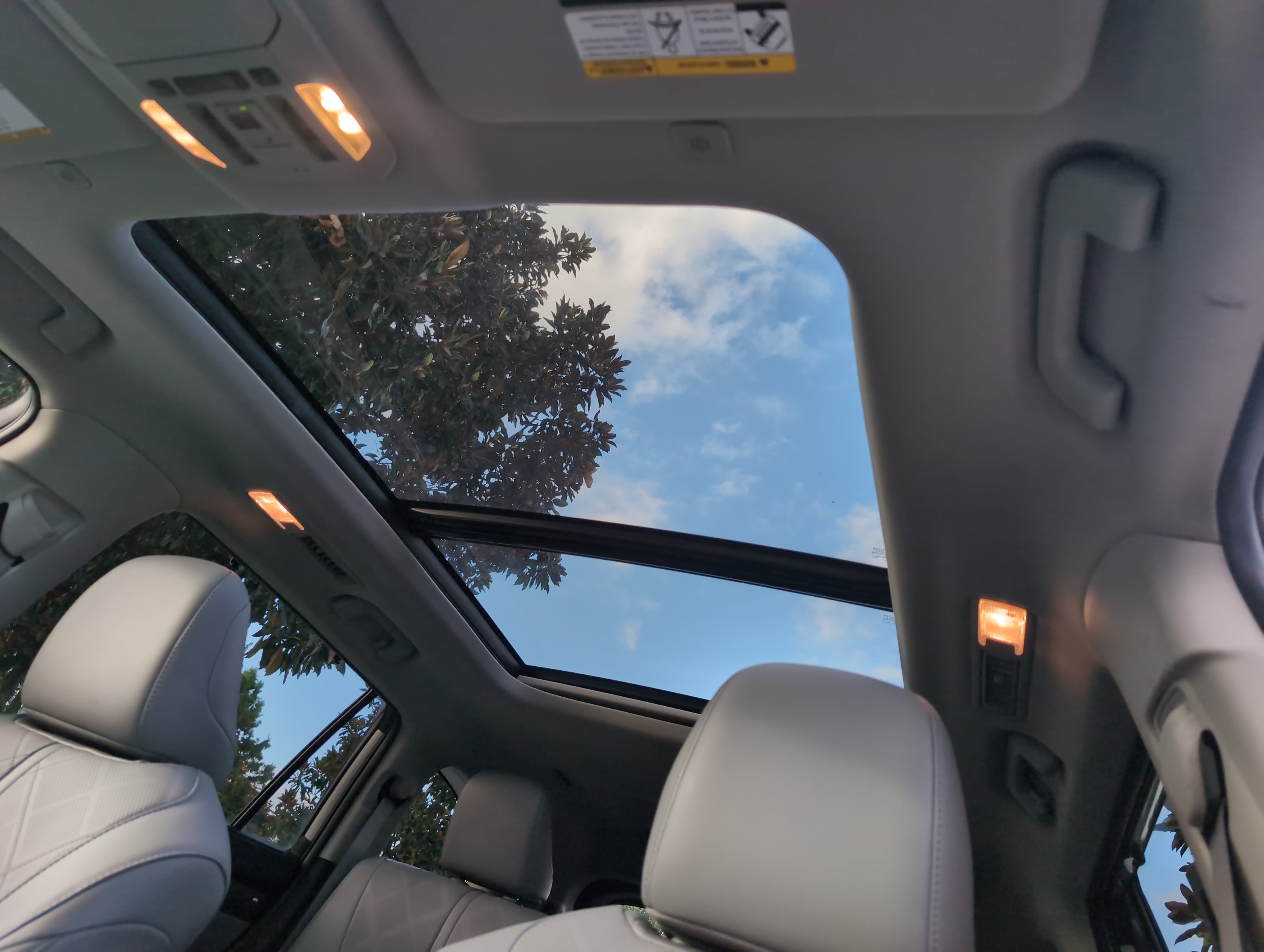 Used 2023 Toyota Highlander Platinum FWD image 28