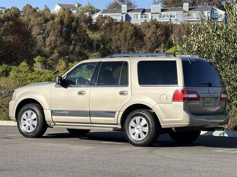 Used 2008 Lincoln Navigator 2WD image 4