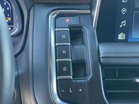 Used 2023 Chevrolet Tahoe High Country AWD/4WD image 15